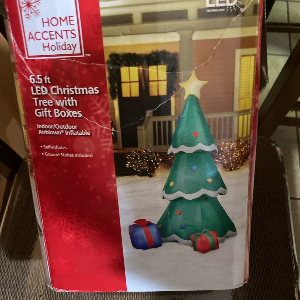 6.5 ft inflatable Christmas tree